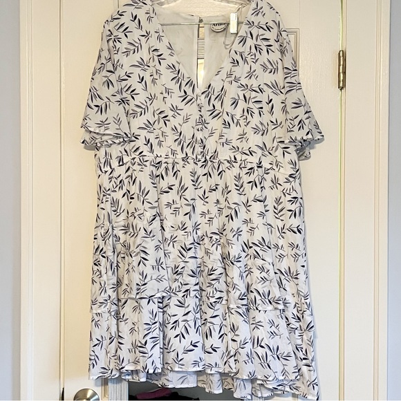 ARULA Dresses & Skirts - BNWT Arula Size C White Floral Tiered Dress
